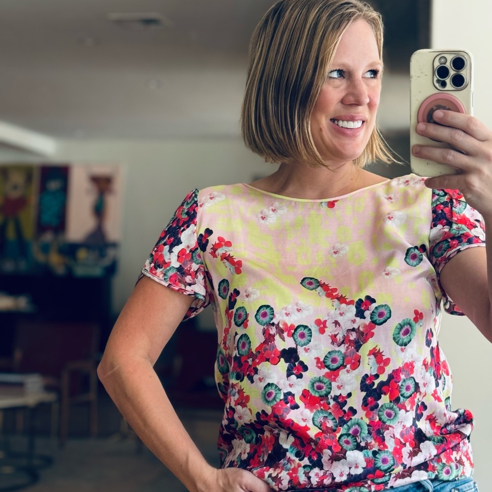 Pinko Size 6 Italy Floral Vibrant Shirt Pink and Green Top Silky Blouse Women